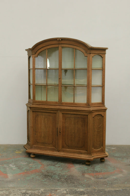 #0258 cupboard