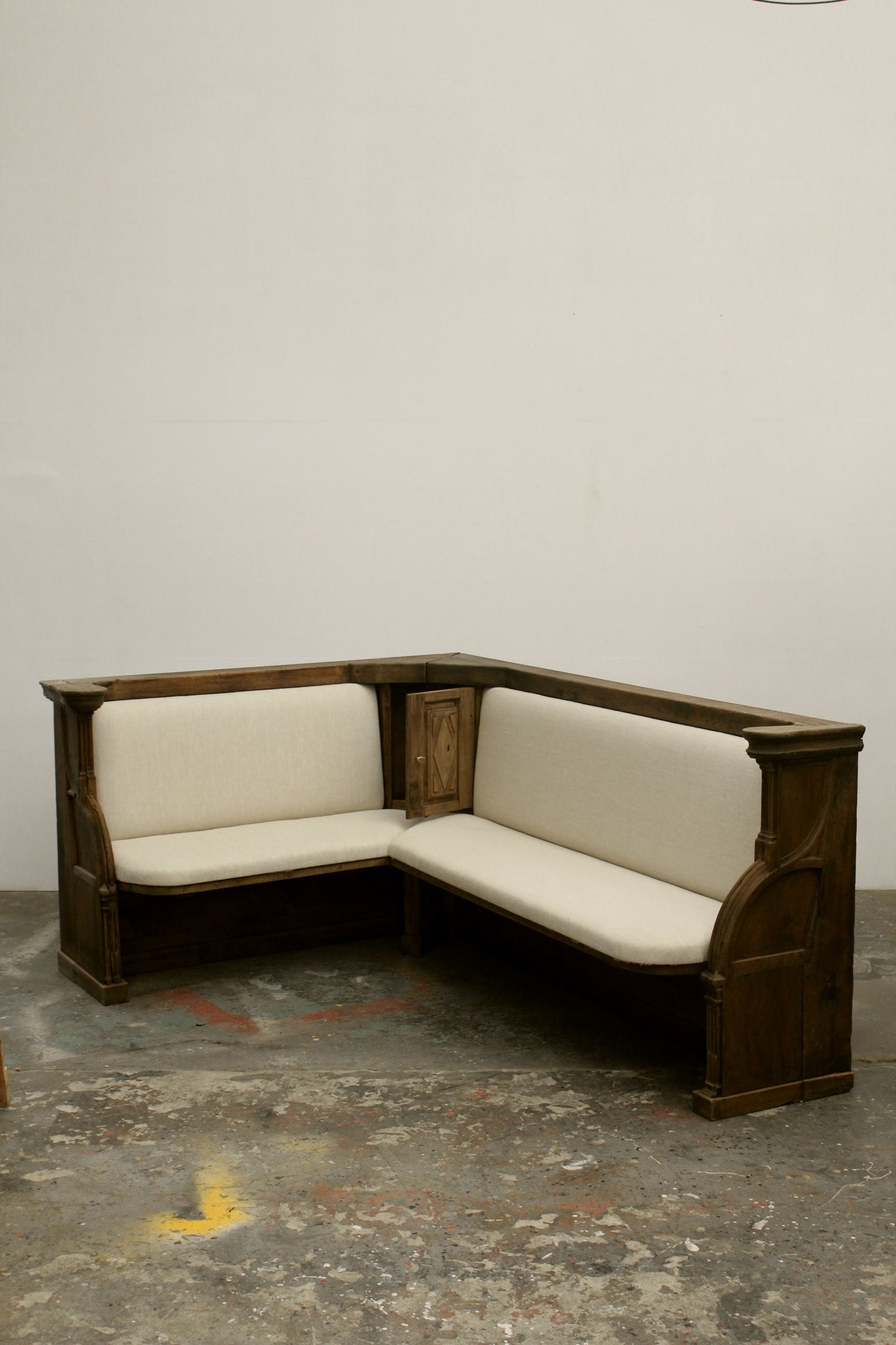 #1030 corner bench