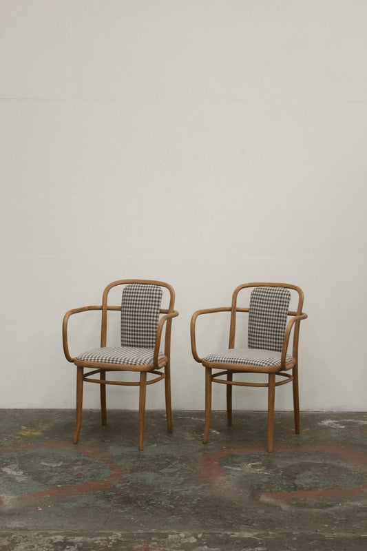 #1041 arm chair