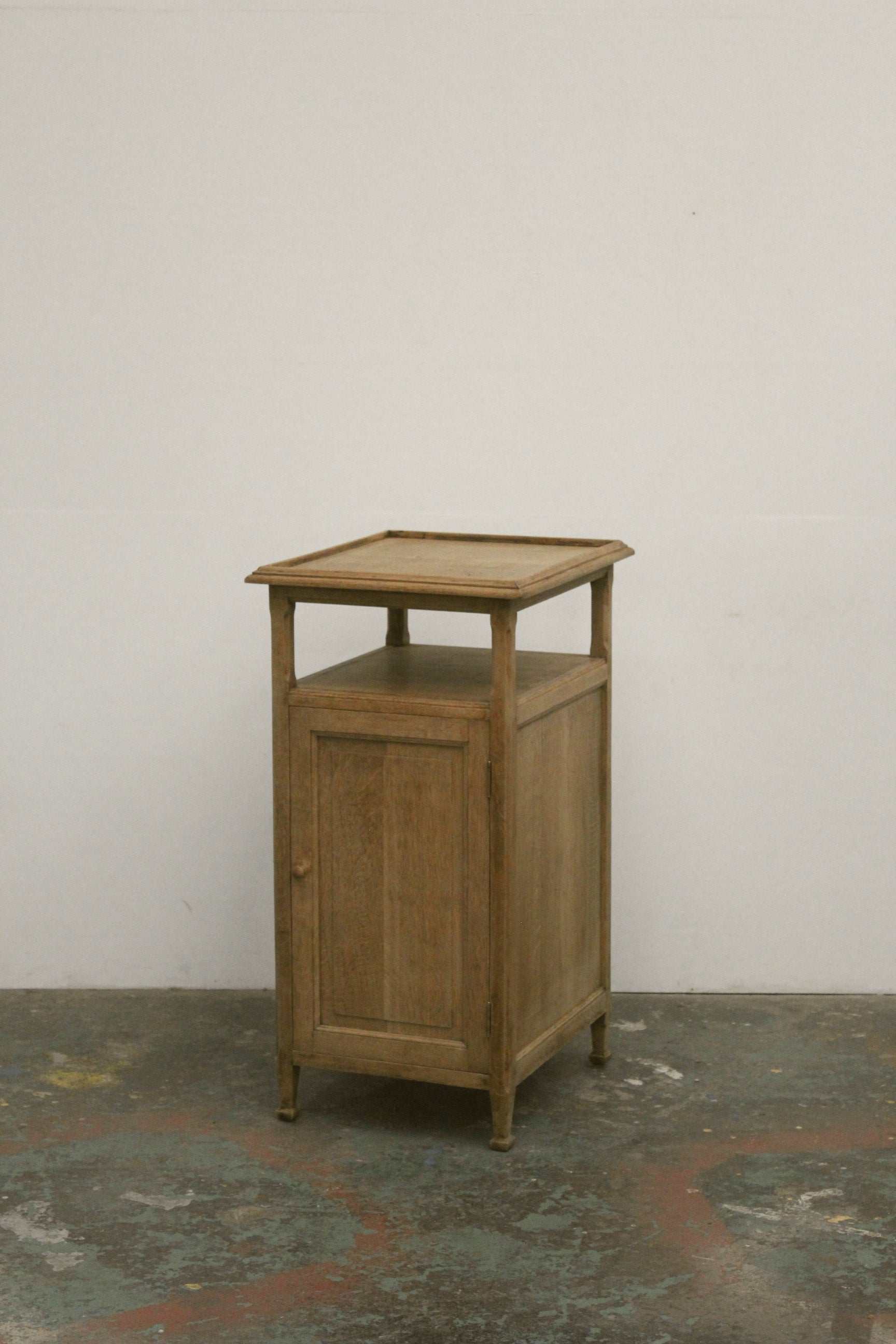 #1052 cabinet