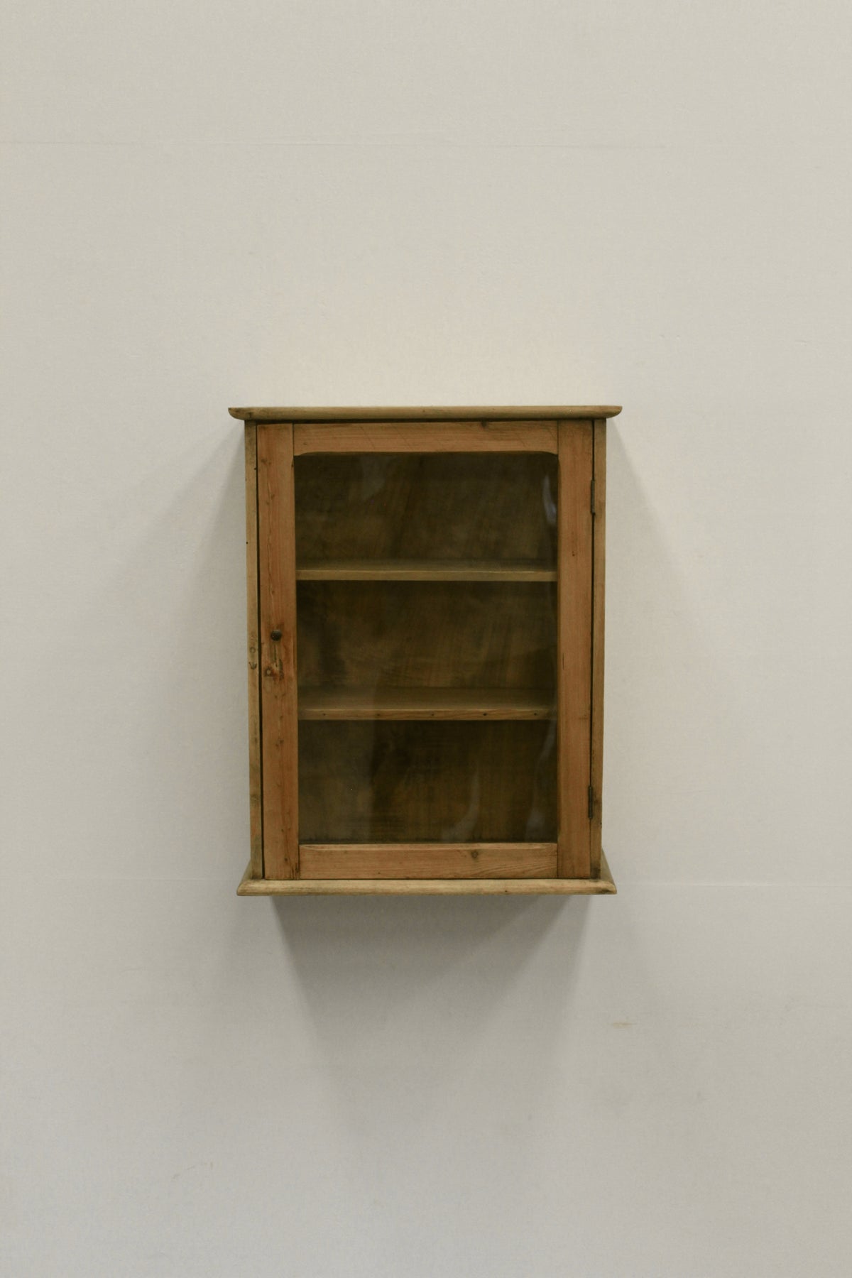 #1064 glass cabinet