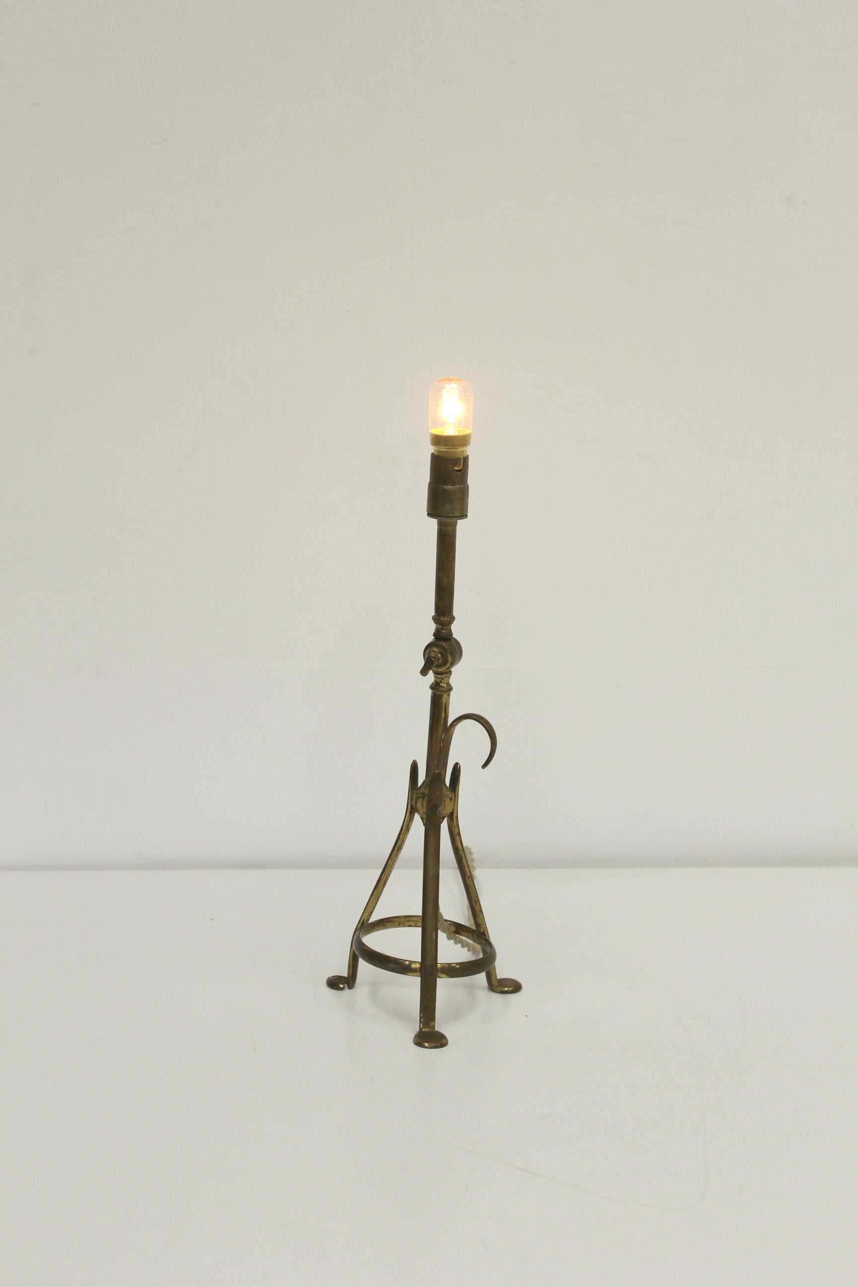 #1077 lamp