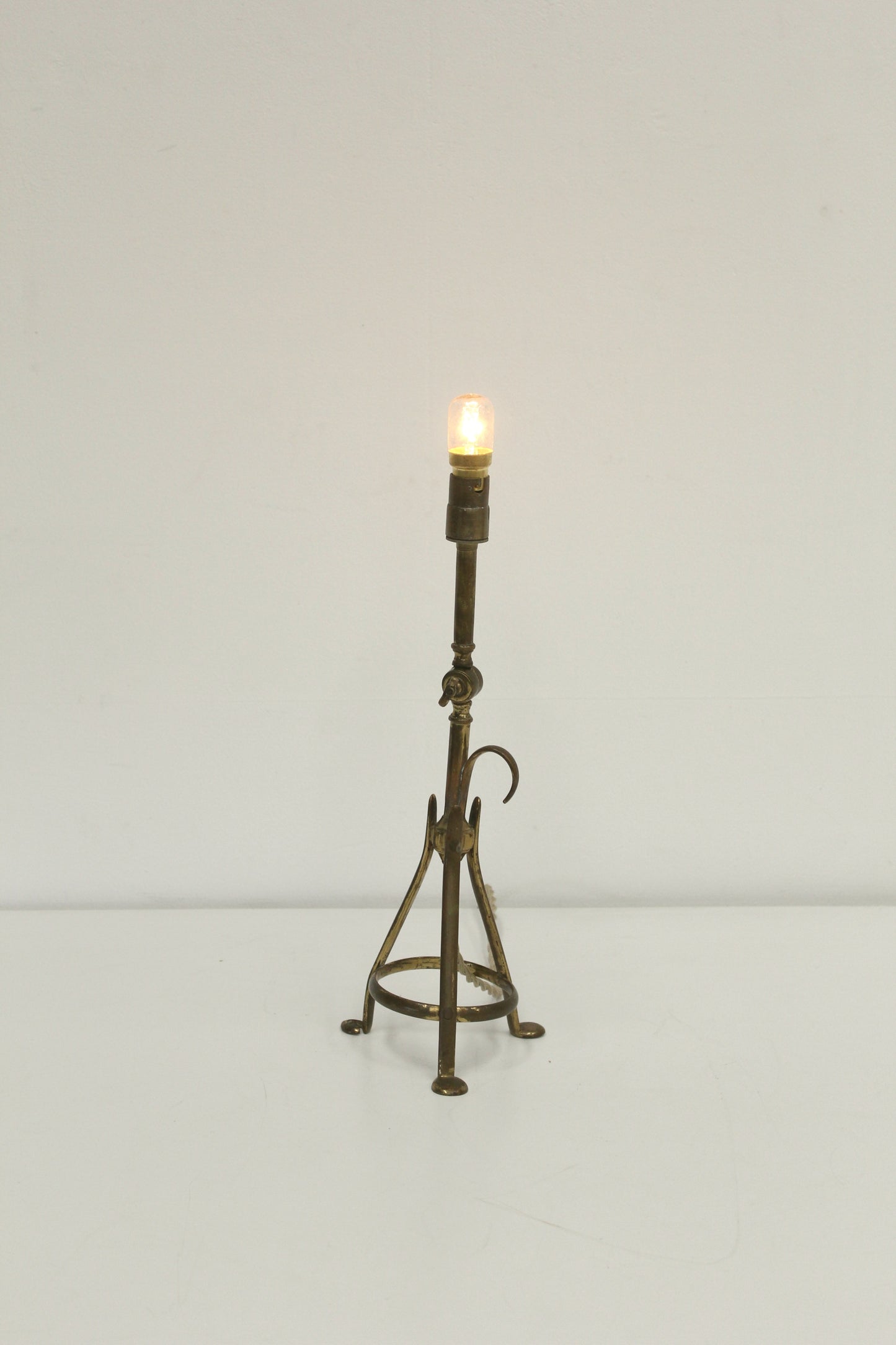#1077 lamp