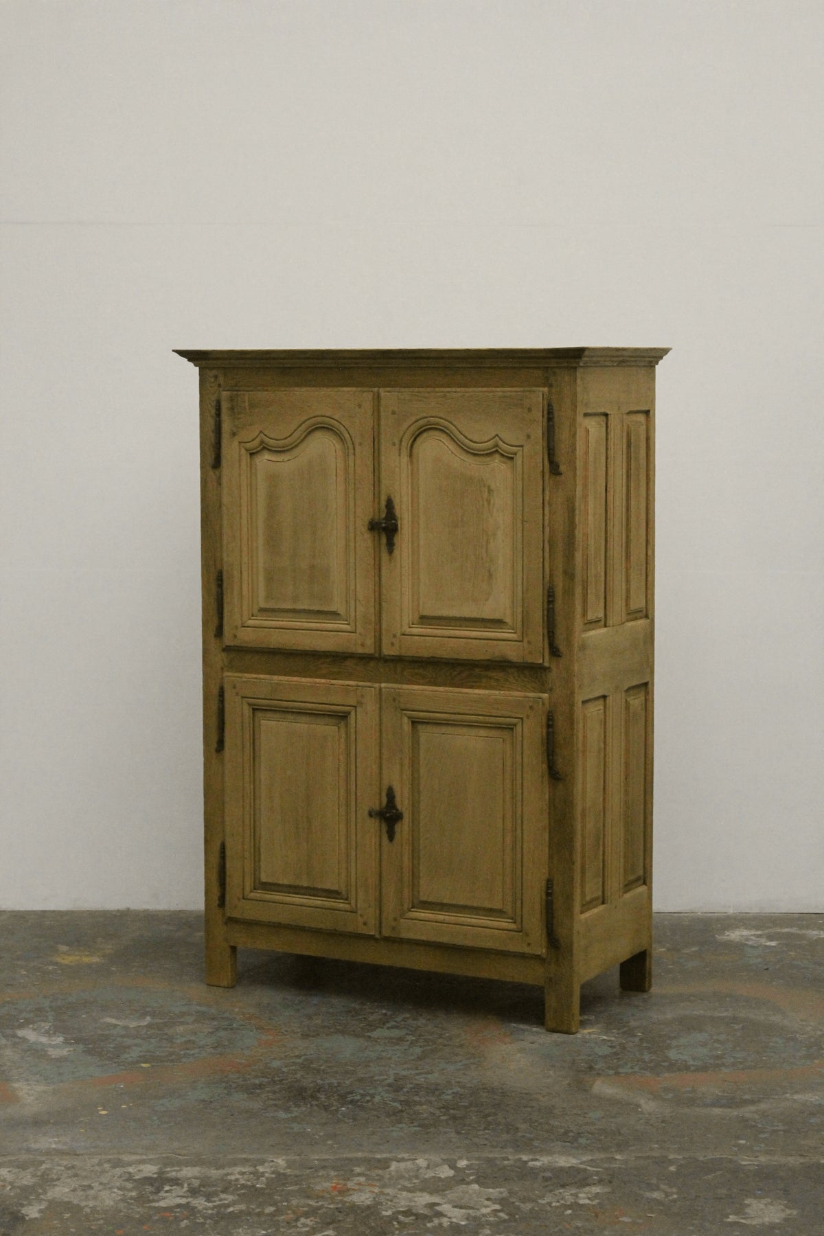 #1092 cabinet