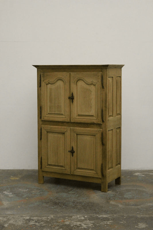 #1092 cabinet