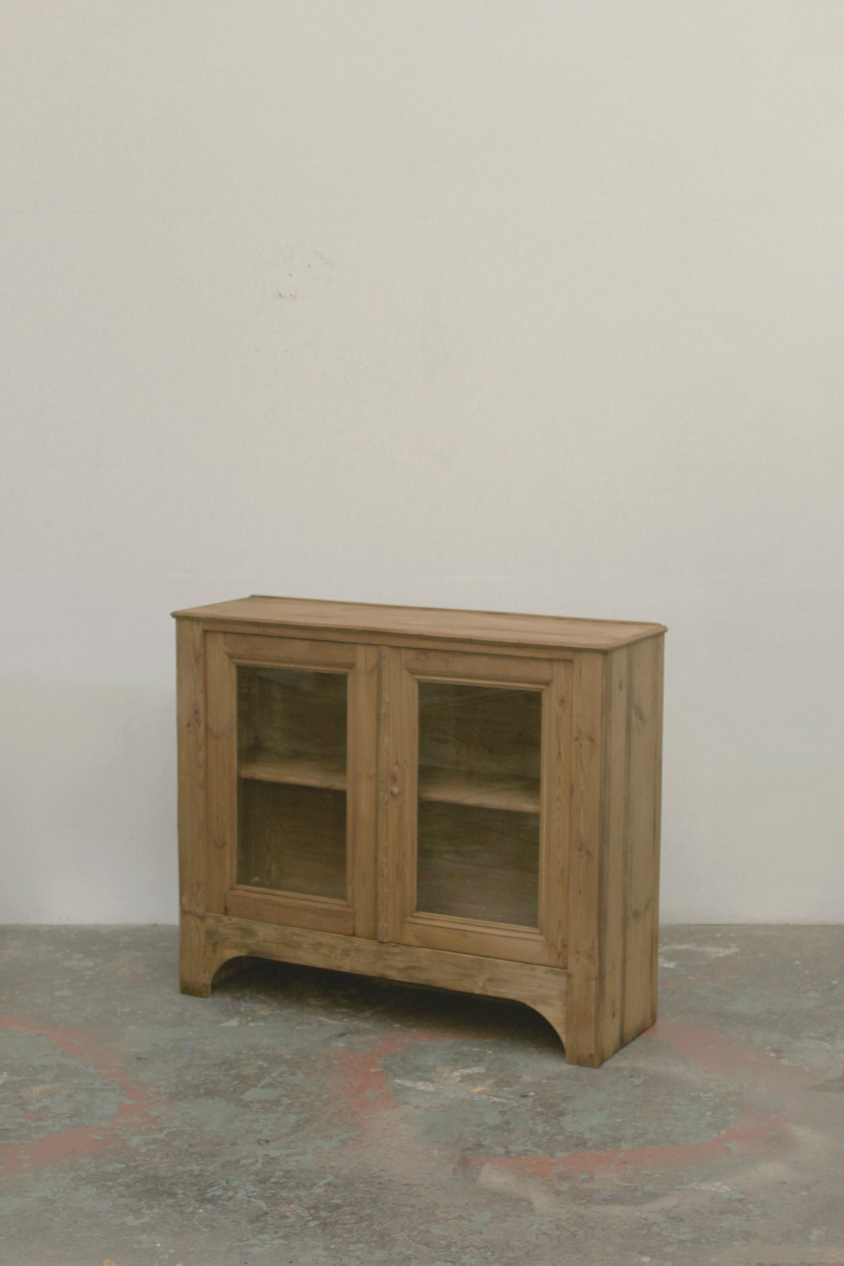 #1120 glass cabinet