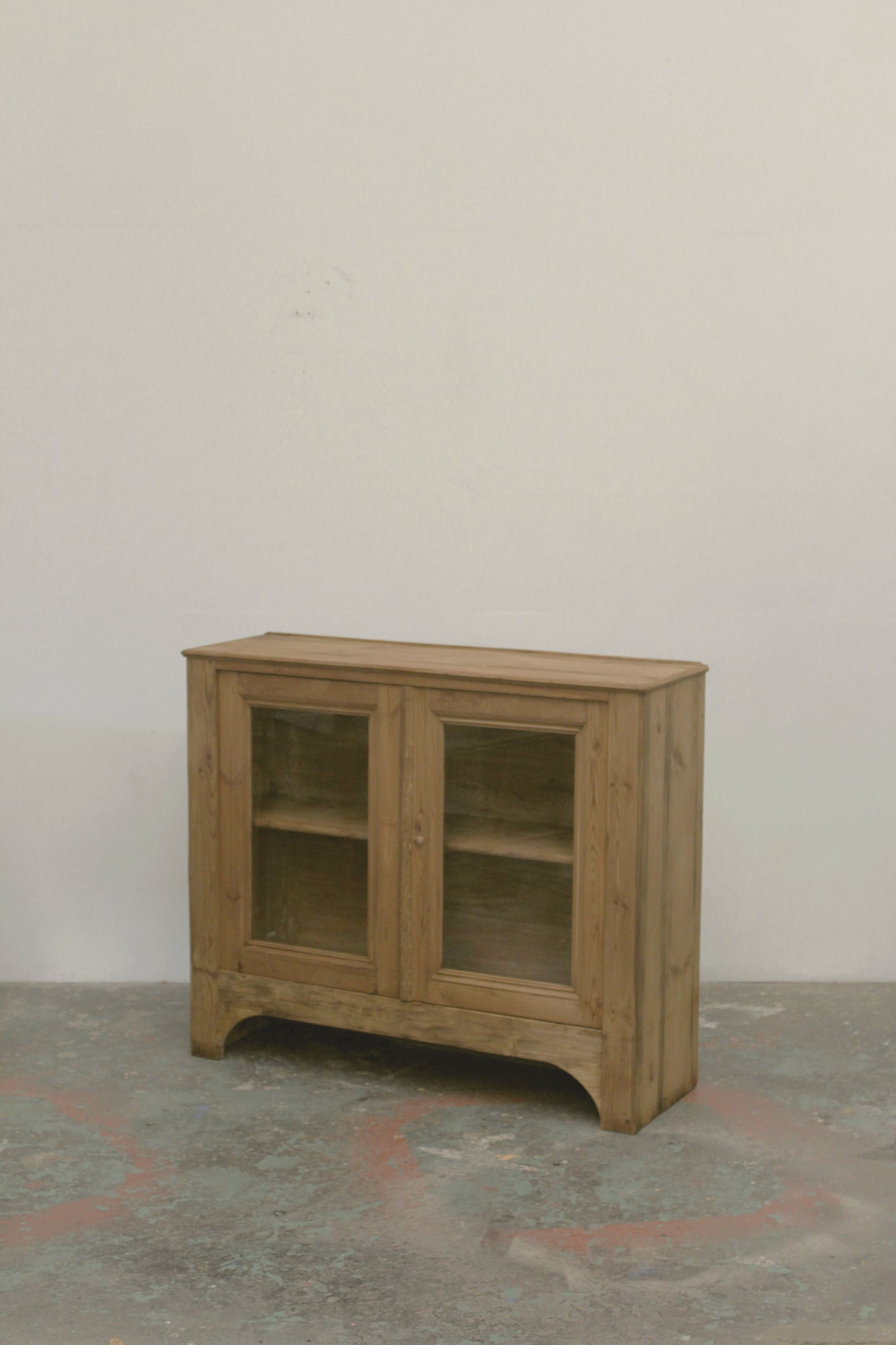 #1120 glass cabinet