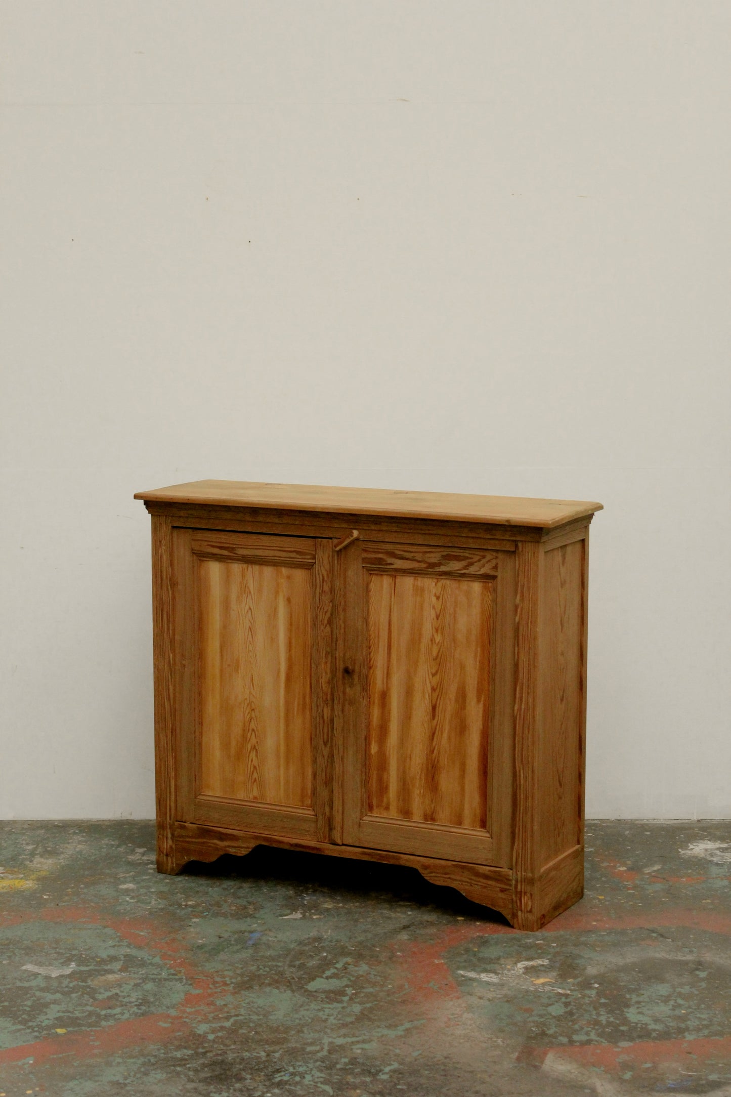 #1121 cabinet