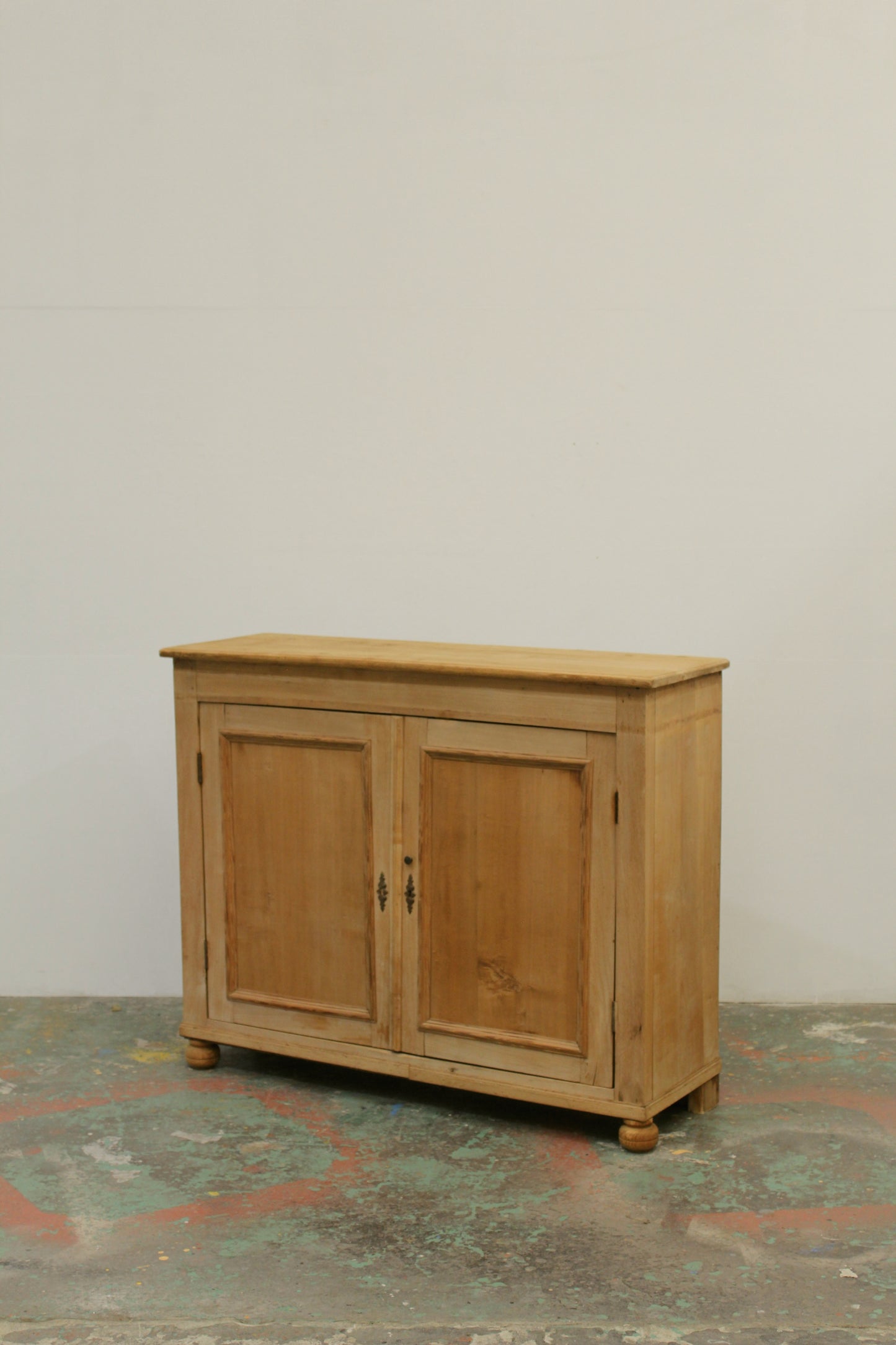 #1129 cabinet