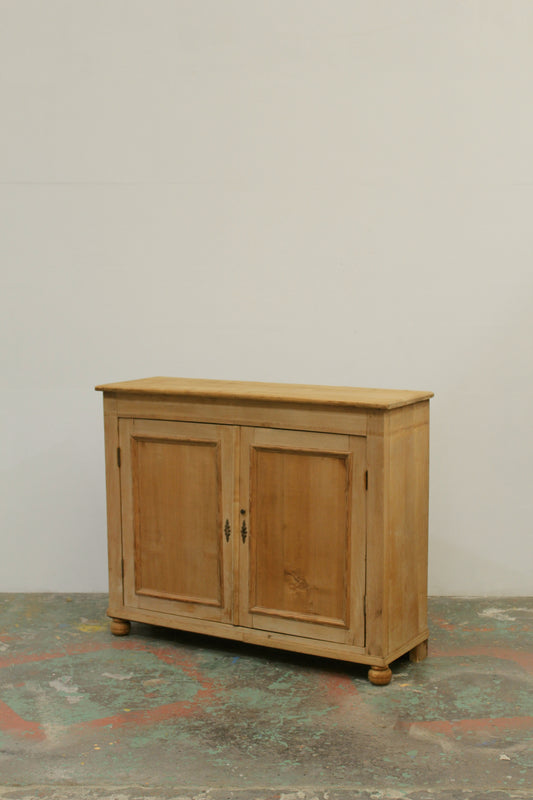 #1129 cabinet