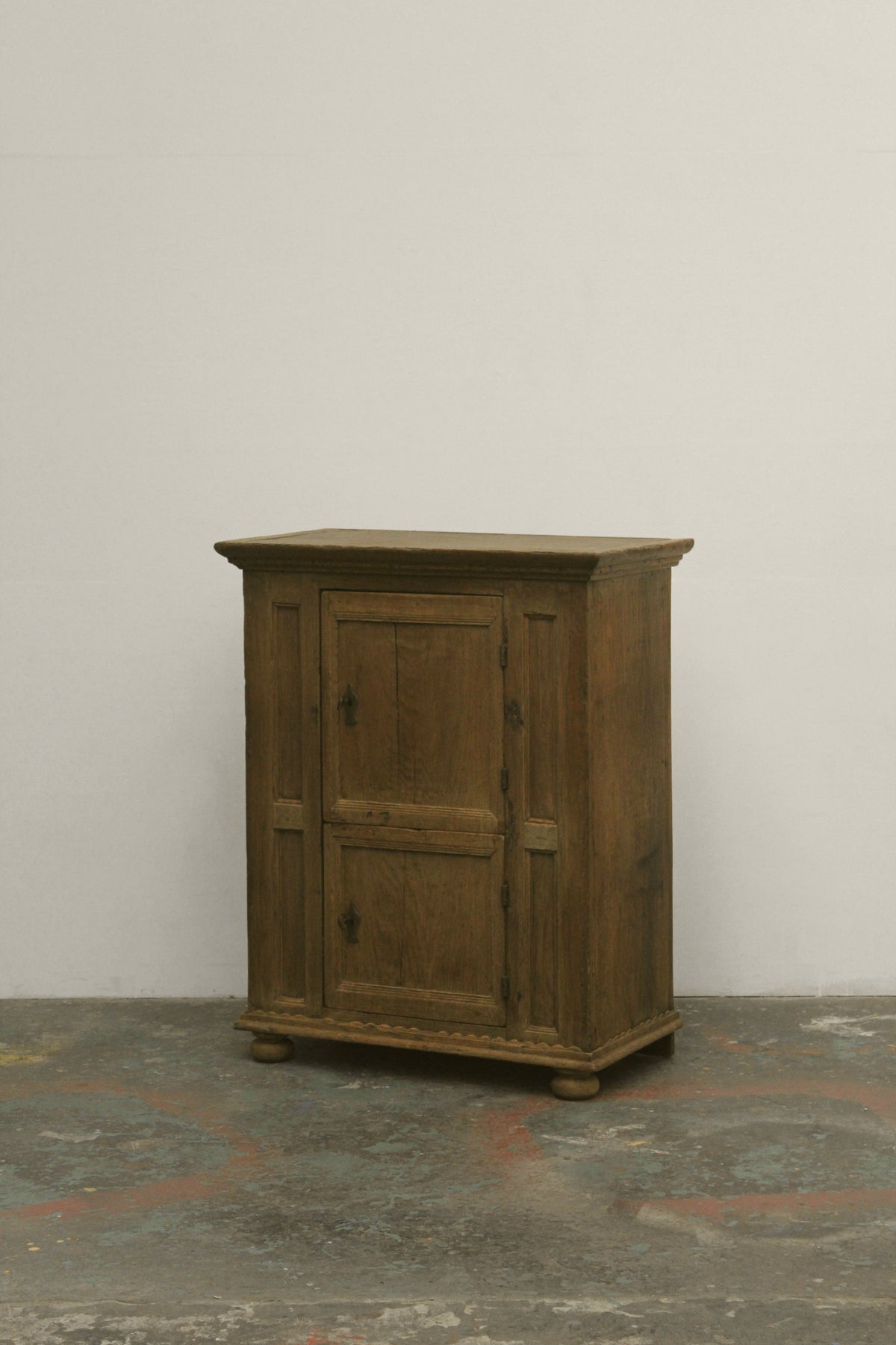 #1166 cabinet