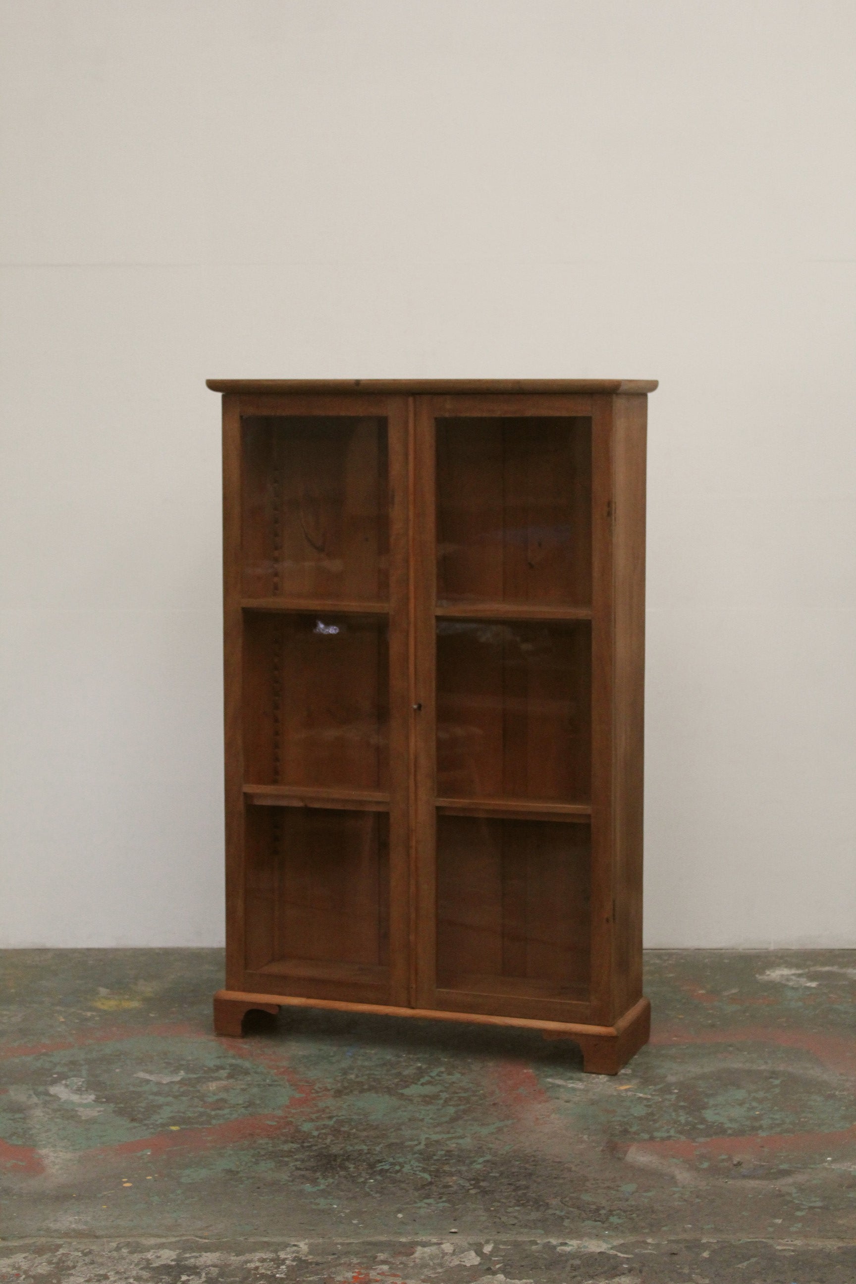 #1563 glass cabinet