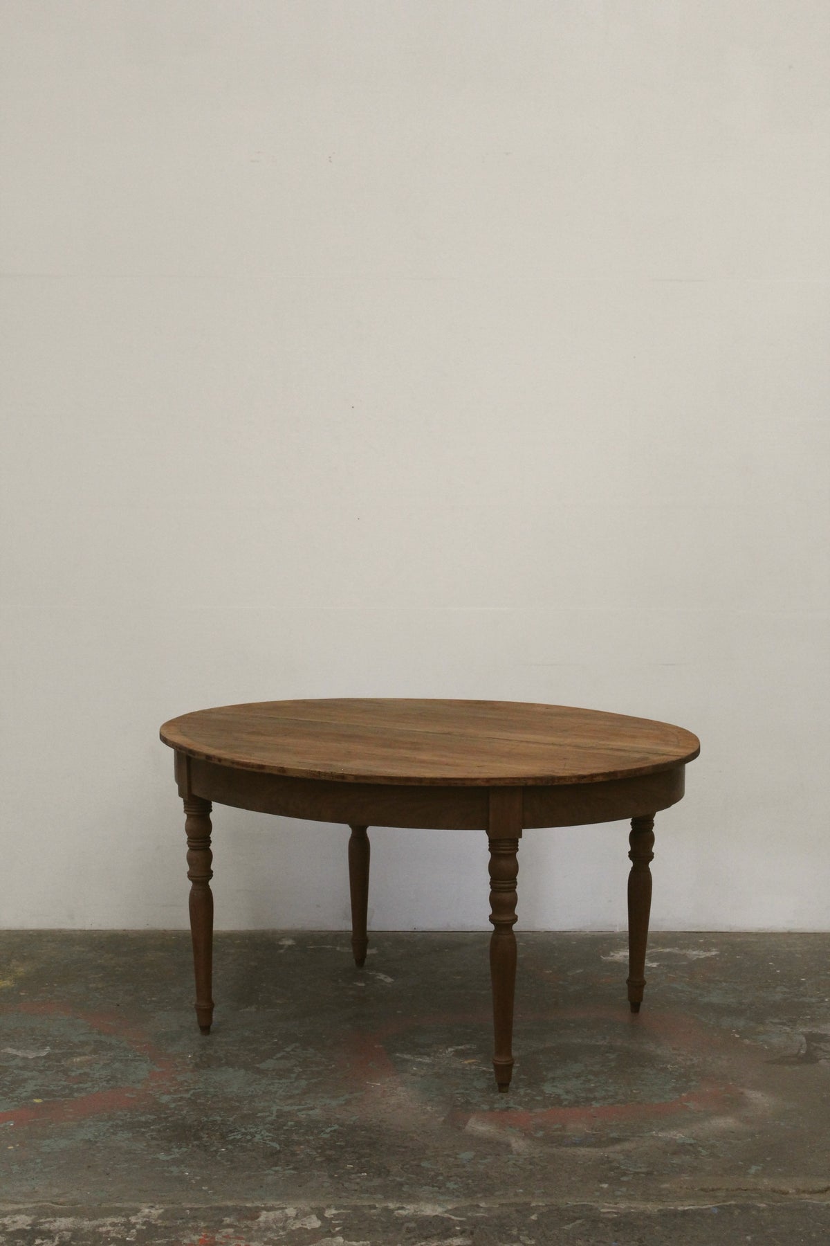 #1582 round table