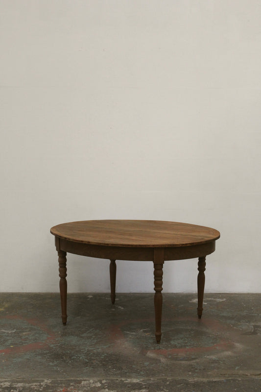 #1582 round table