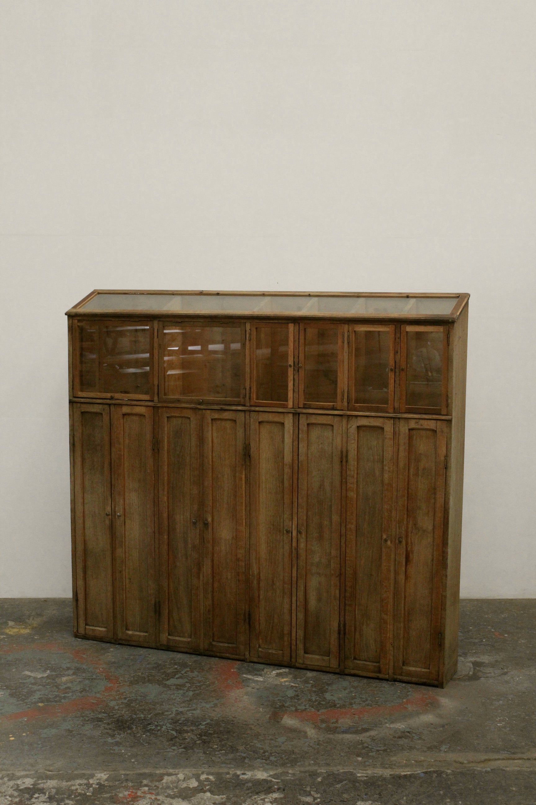 #1619 glass cabinet