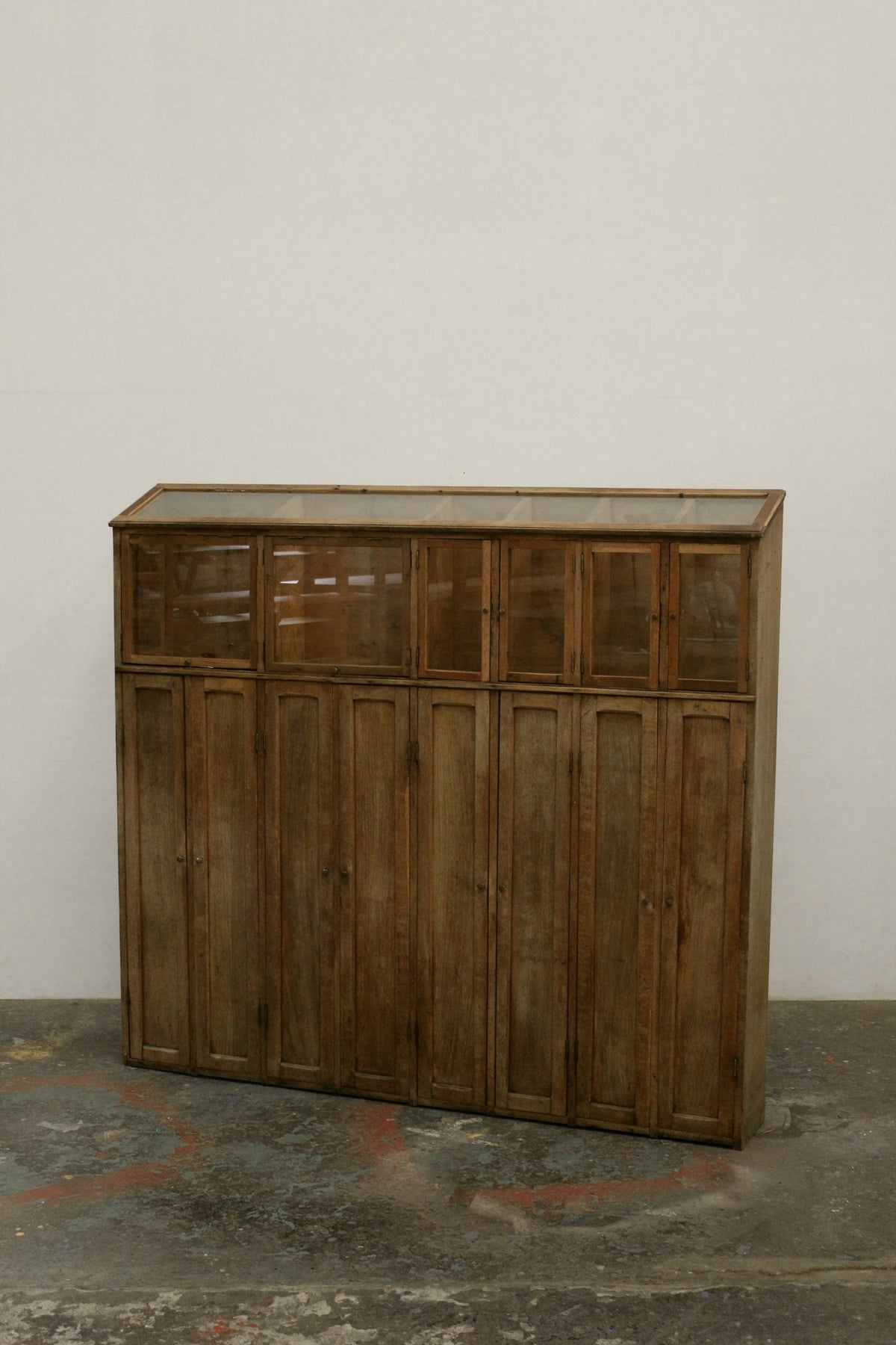 #1619 glass cabinet